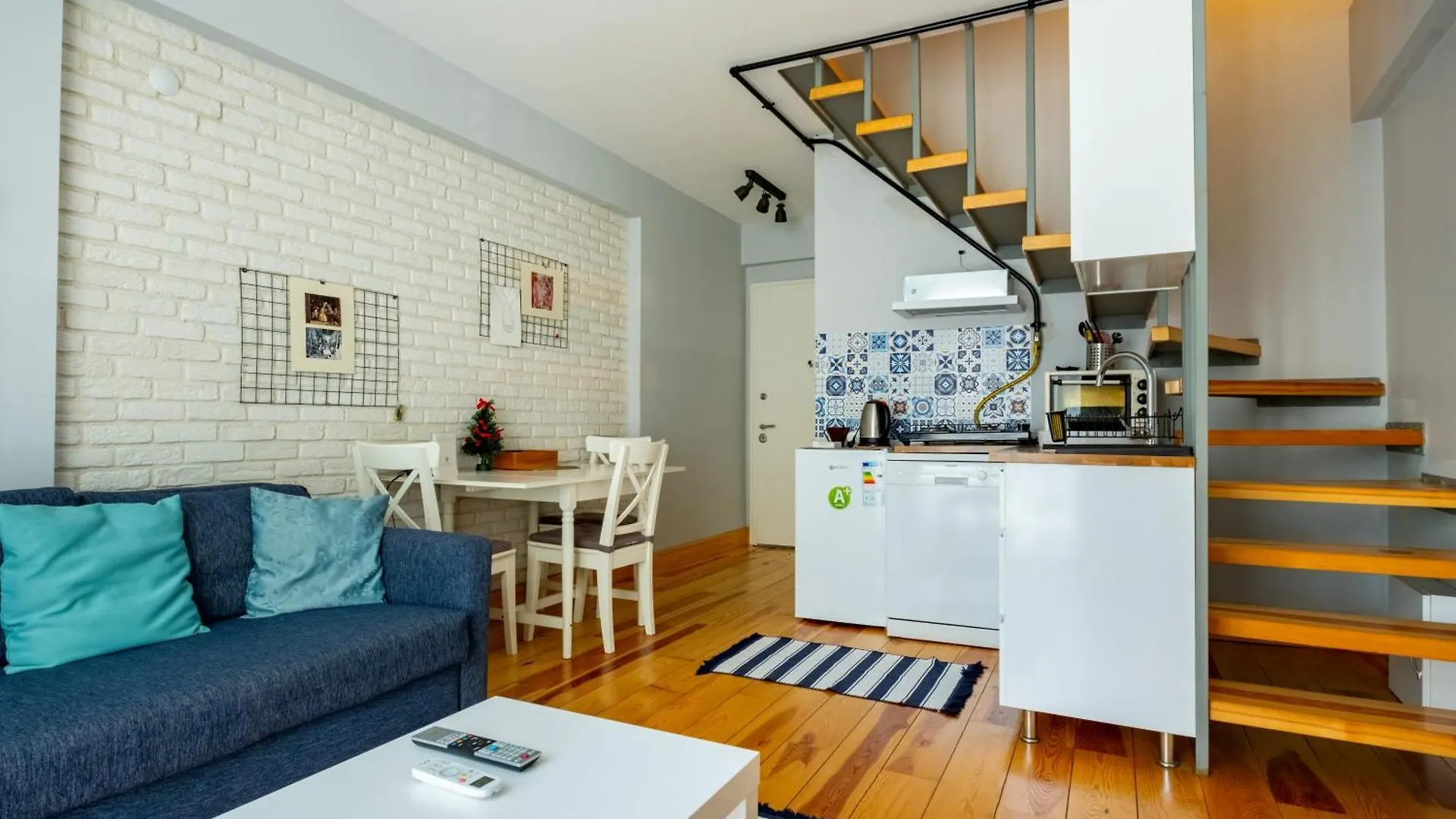 Entire Building With 2 Separate Apartments With Elevator And 5 Bathrooms Istambul 0*,