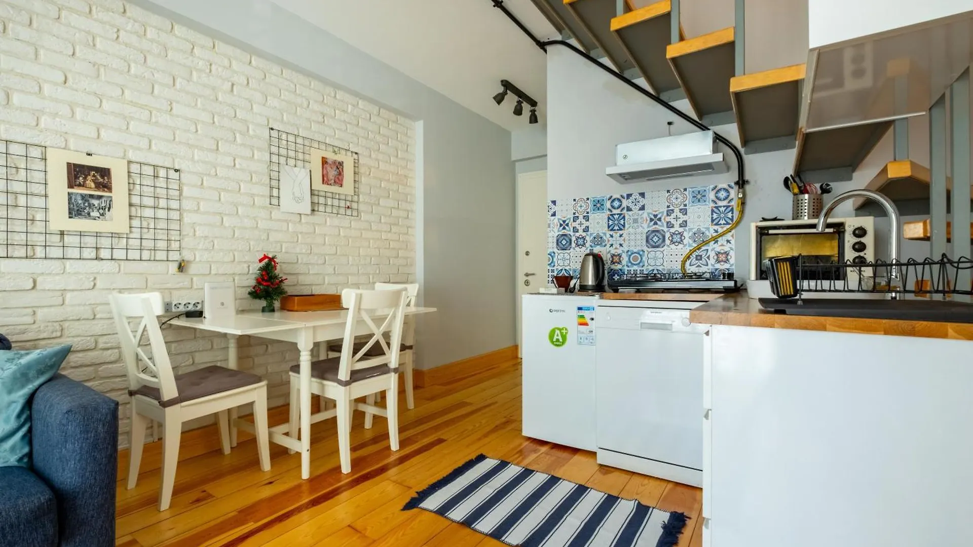 Entire Building With 2 Separate Apartments With Elevator And 5 Bathrooms Istambul 0*,  Turquia